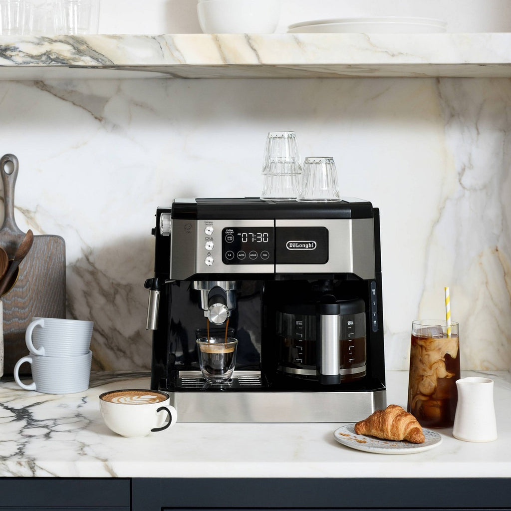 De'Longhi All-In-One Combination Coffee and Espresso Machine COM530M: 10-Cup, 15 Bars, Digital Timer, Black - Additional view